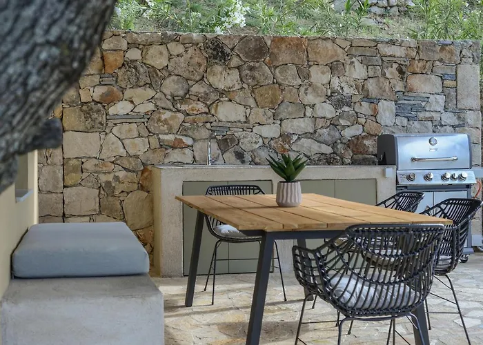 Casa * Marathiás